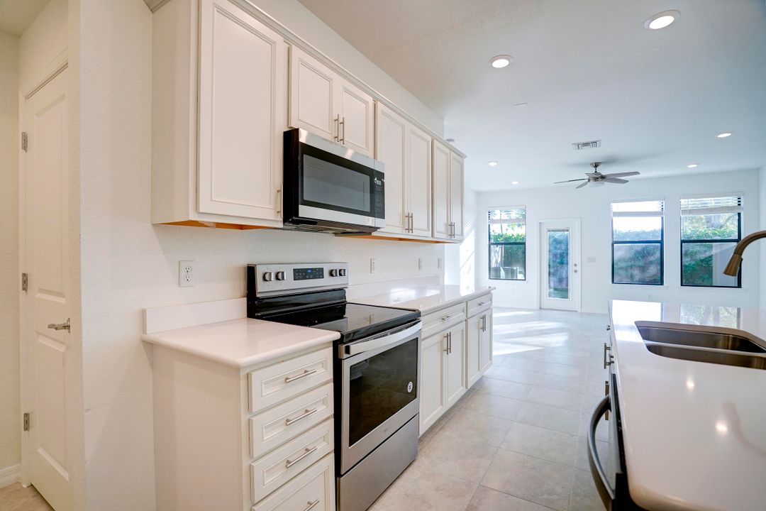 出租: $3,100 (3 贝兹, 2 浴室, 1612 平方英尺)