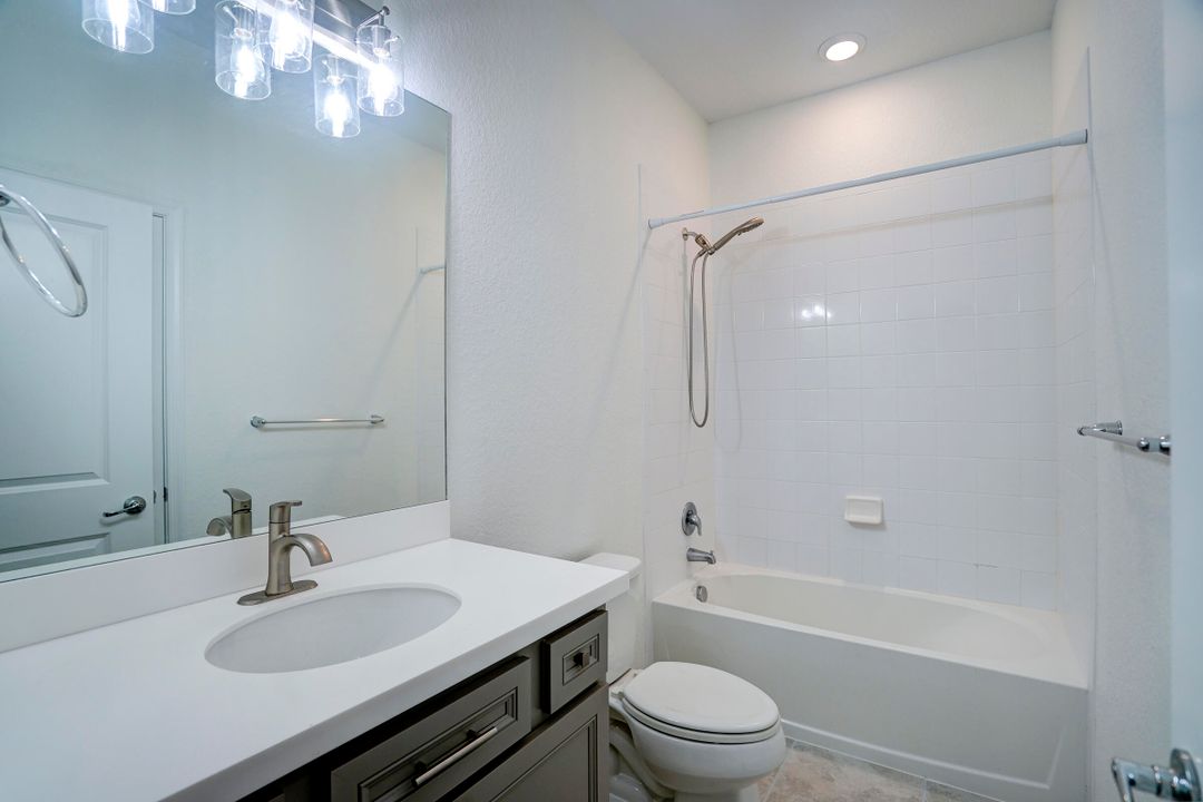 出租: $3,100 (3 贝兹, 2 浴室, 1612 平方英尺)