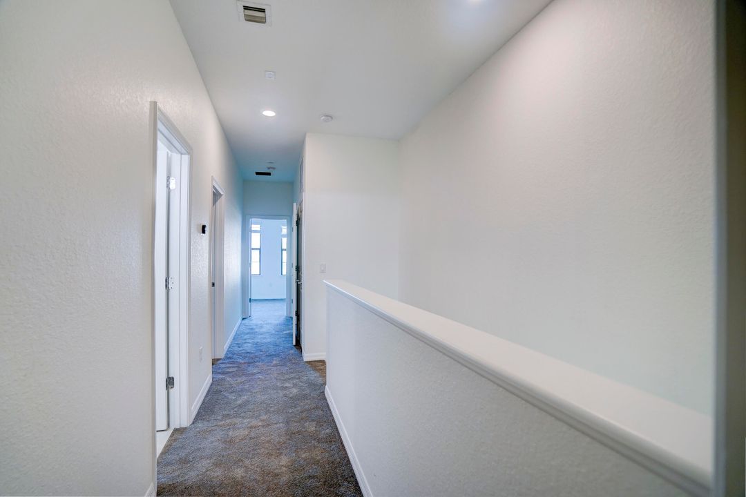 出租: $3,100 (3 贝兹, 2 浴室, 1612 平方英尺)