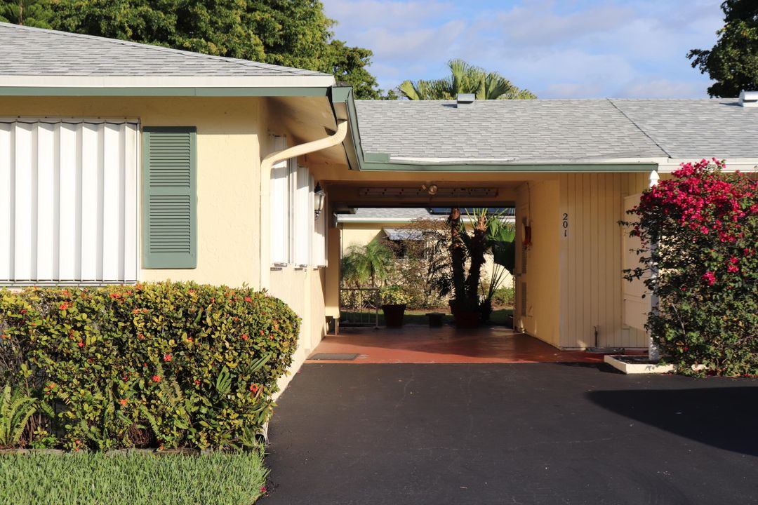 For Sale: $195,000 (2 beds, 2 baths, 1200 Square Feet)