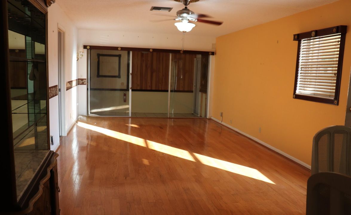 For Sale: $195,000 (2 beds, 2 baths, 1200 Square Feet)