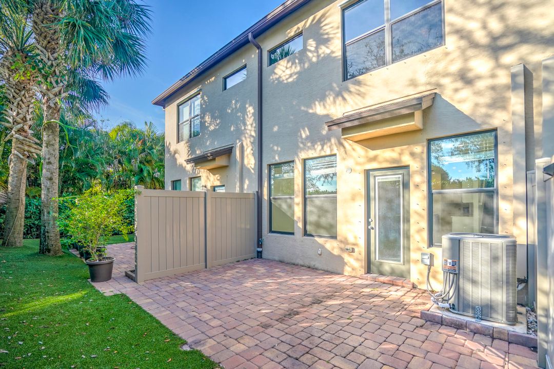 出租: $3,100 (3 贝兹, 2 浴室, 1612 平方英尺)