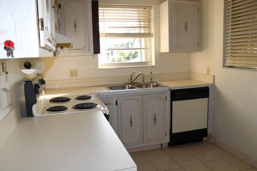 For Sale: $195,000 (2 beds, 2 baths, 1200 Square Feet)