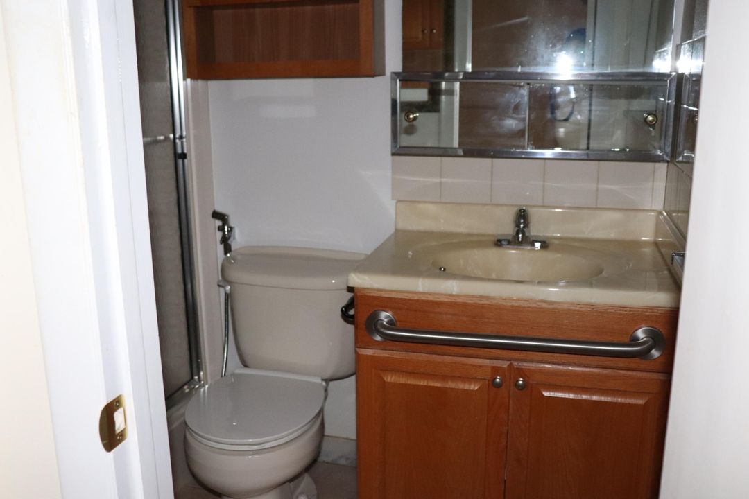 For Sale: $195,000 (2 beds, 2 baths, 1200 Square Feet)