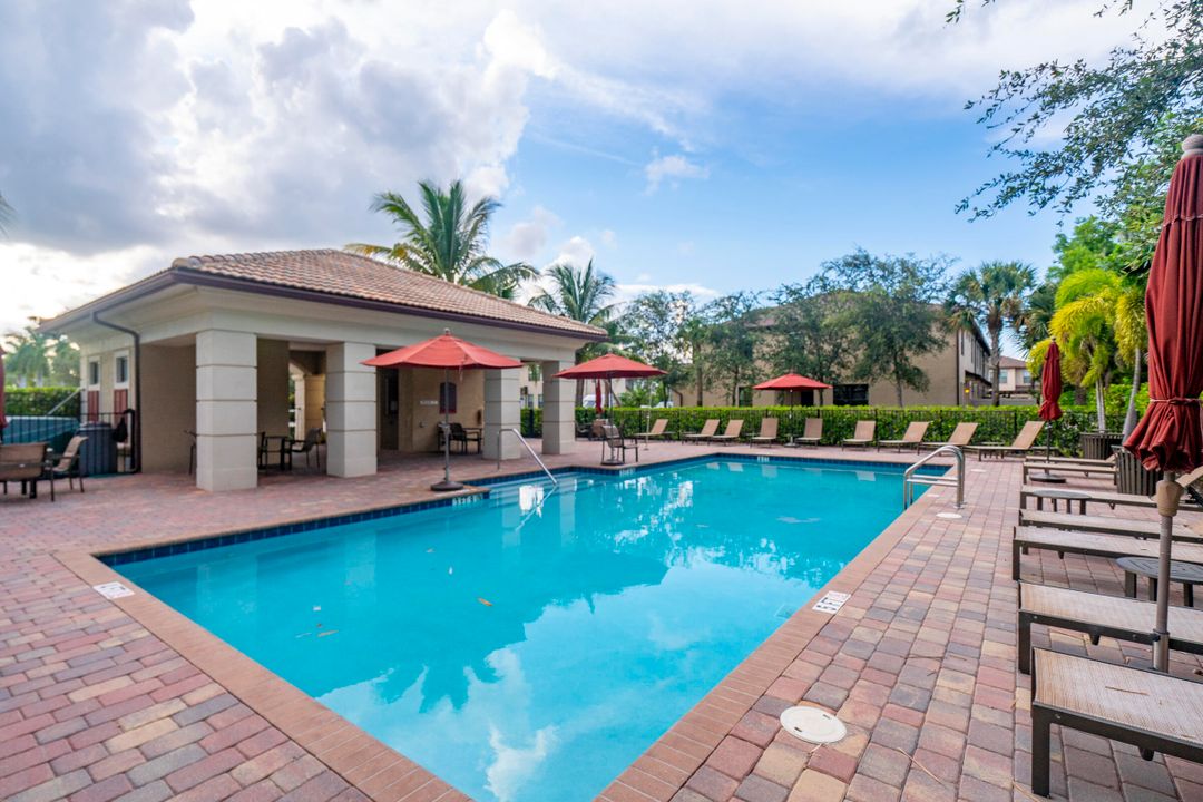 出租: $3,100 (3 贝兹, 2 浴室, 1612 平方英尺)