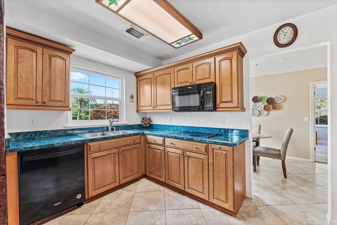 En Venta: $555,000 (3 camas, 2 baños, 1474 Pies cuadrados)