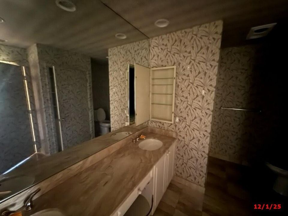 En Venta: $449,900 (3 camas, 2 baños, 2645 Pies cuadrados)