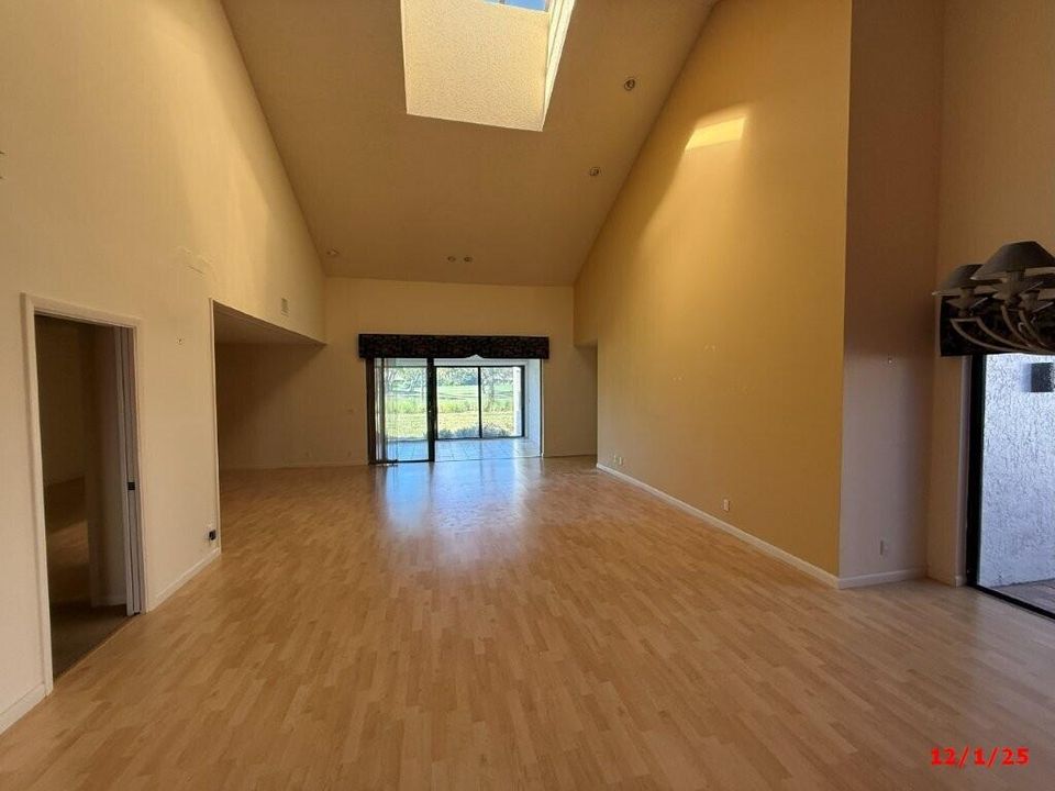 En Venta: $449,900 (3 camas, 2 baños, 2645 Pies cuadrados)