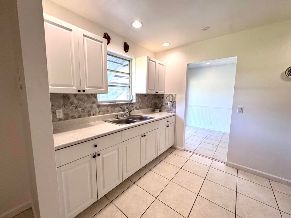 待售: $399,999 (2 贝兹, 2 浴室, 1004 平方英尺)