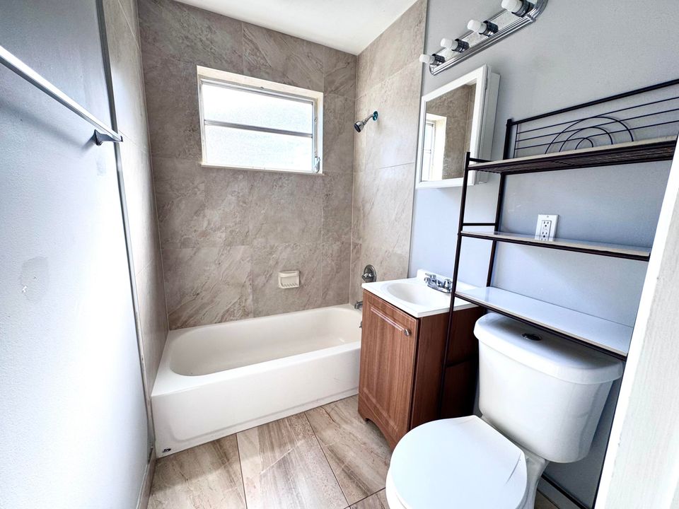 待售: $399,999 (2 贝兹, 2 浴室, 1004 平方英尺)