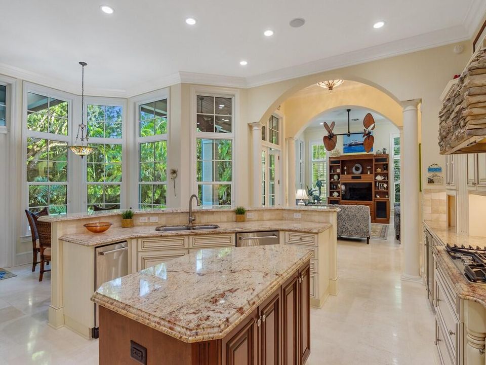 На продажу: $4,000,000 (5 спален, 5 ванн, 5006 Квадратных фут)