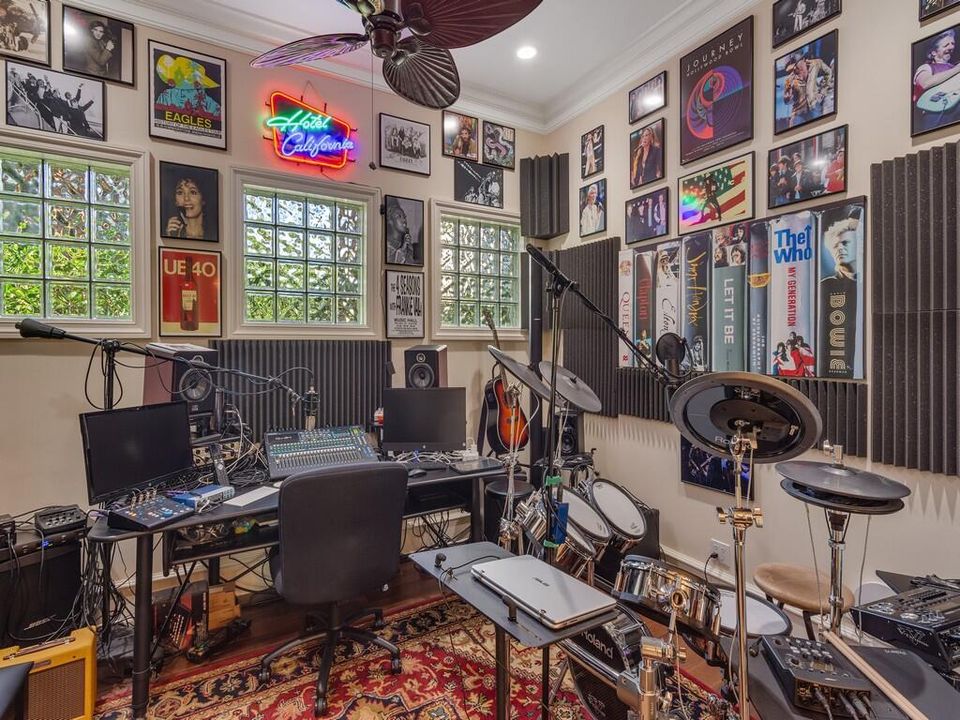 На продажу: $4,000,000 (5 спален, 5 ванн, 5006 Квадратных фут)