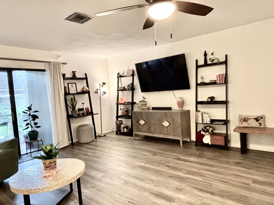 En Renta: $3,895 (2 camas, 2 baños, 1482 Pies cuadrados)