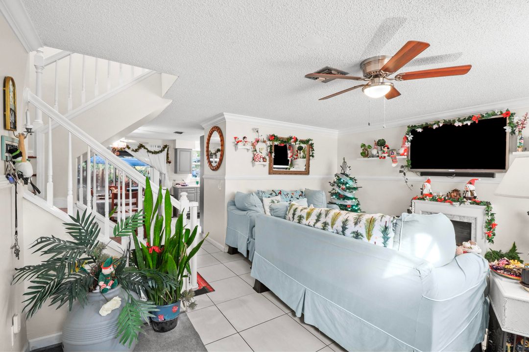 En Venta: $319,000 (3 camas, 2 baños, 1168 Pies cuadrados)