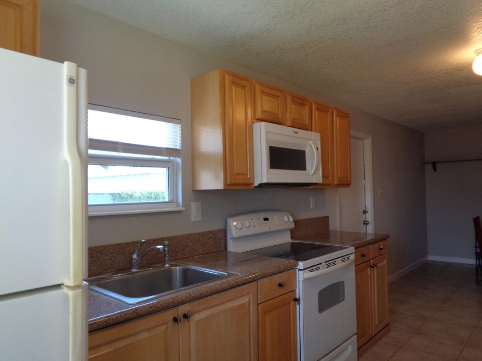 出租: $2,500 (3 贝兹, 1 浴室, 1226 平方英尺)