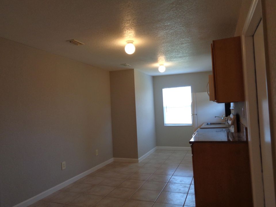 出租: $2,500 (3 贝兹, 1 浴室, 1226 平方英尺)