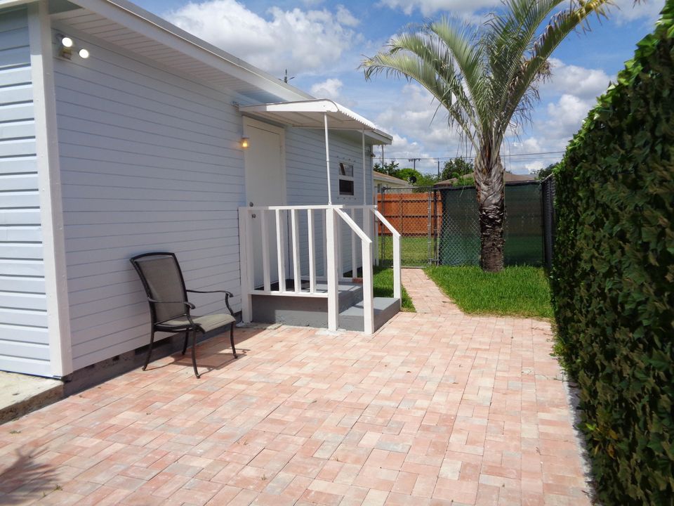 出租: $2,500 (3 贝兹, 1 浴室, 1226 平方英尺)