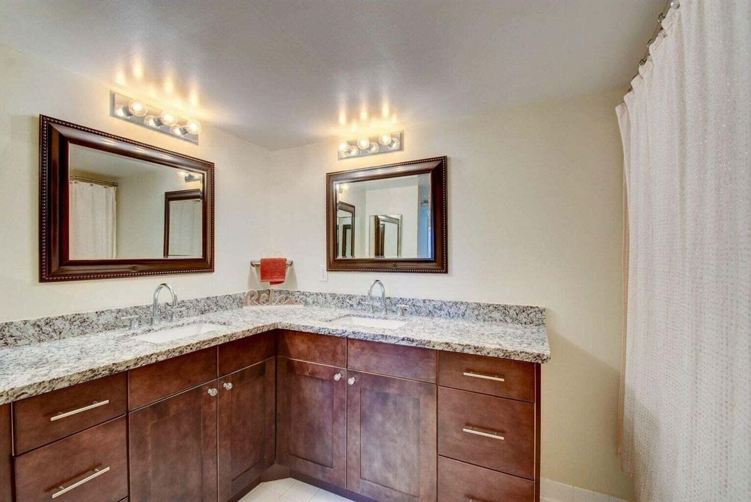 For Sale: $220,000 (1 beds, 1 baths, 898 Square Feet)