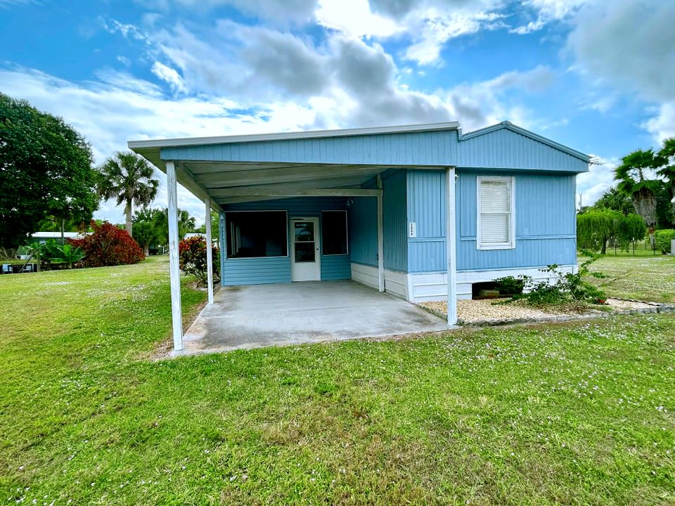 На продажу: $125,000 (2 спален, 2 ванн, 1207 Квадратных фут)