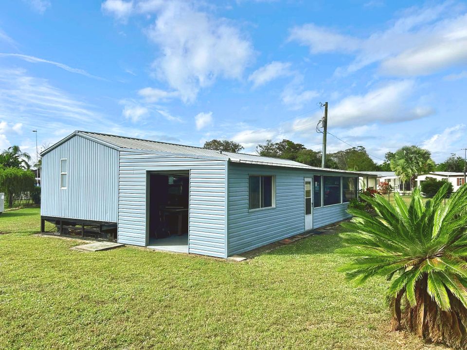 На продажу: $125,000 (2 спален, 2 ванн, 1207 Квадратных фут)