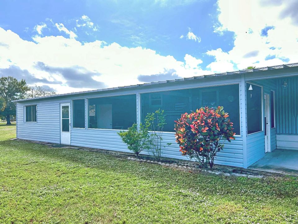 На продажу: $125,000 (2 спален, 2 ванн, 1207 Квадратных фут)