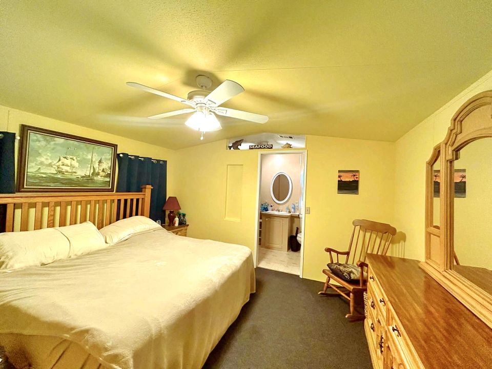 На продажу: $125,000 (2 спален, 2 ванн, 1207 Квадратных фут)