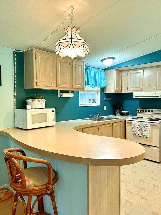 На продажу: $125,000 (2 спален, 2 ванн, 1207 Квадратных фут)