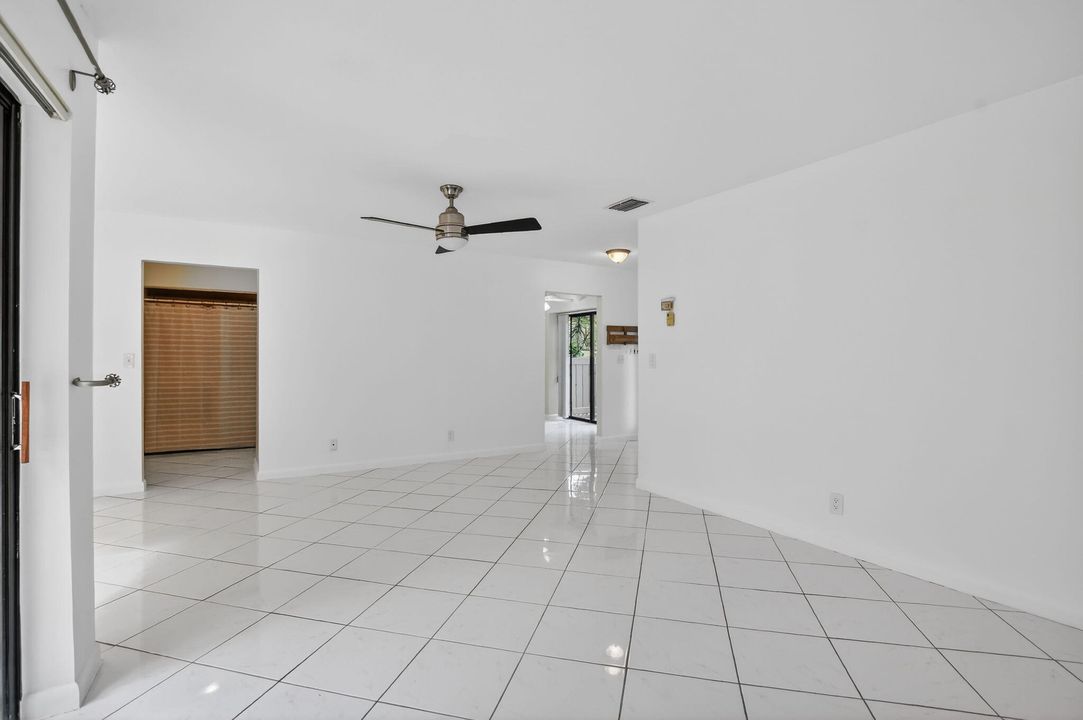 For Sale: $275,000 (2 beds, 2 baths, 1106 Square Feet)
