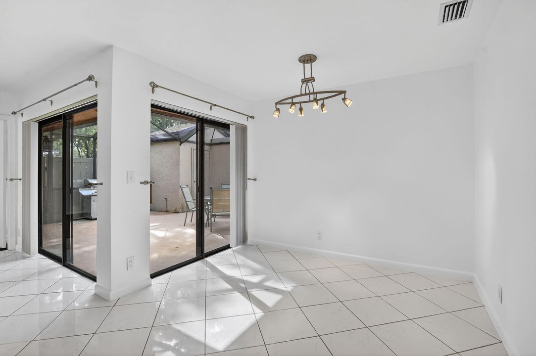 For Sale: $275,000 (2 beds, 2 baths, 1106 Square Feet)