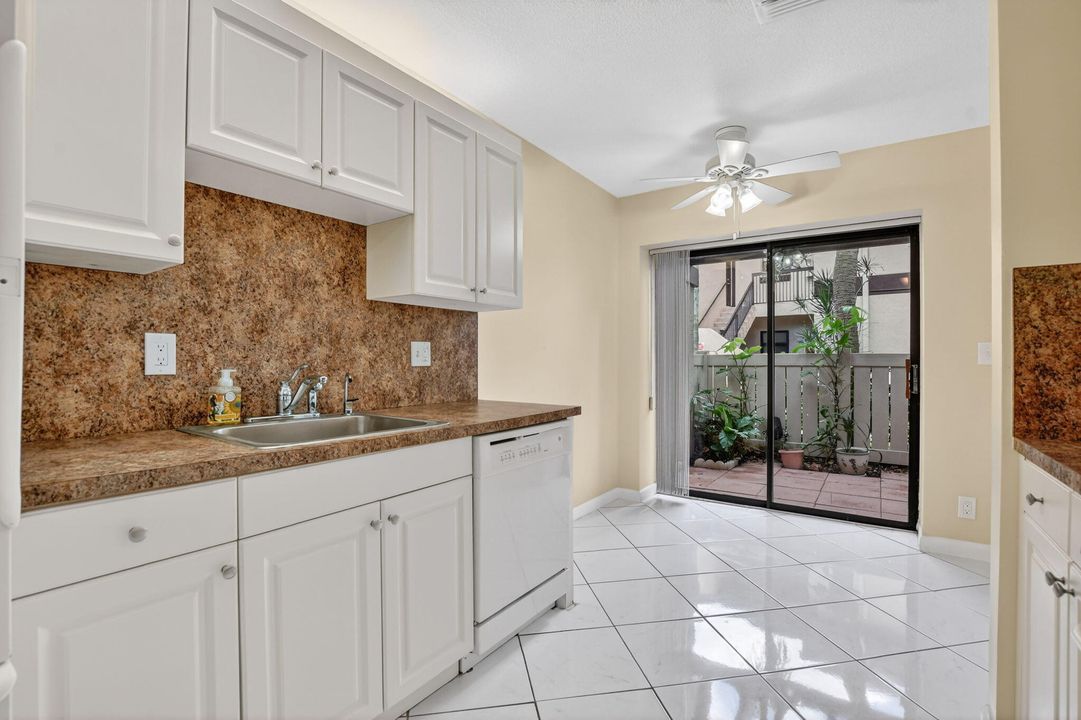 For Sale: $275,000 (2 beds, 2 baths, 1106 Square Feet)