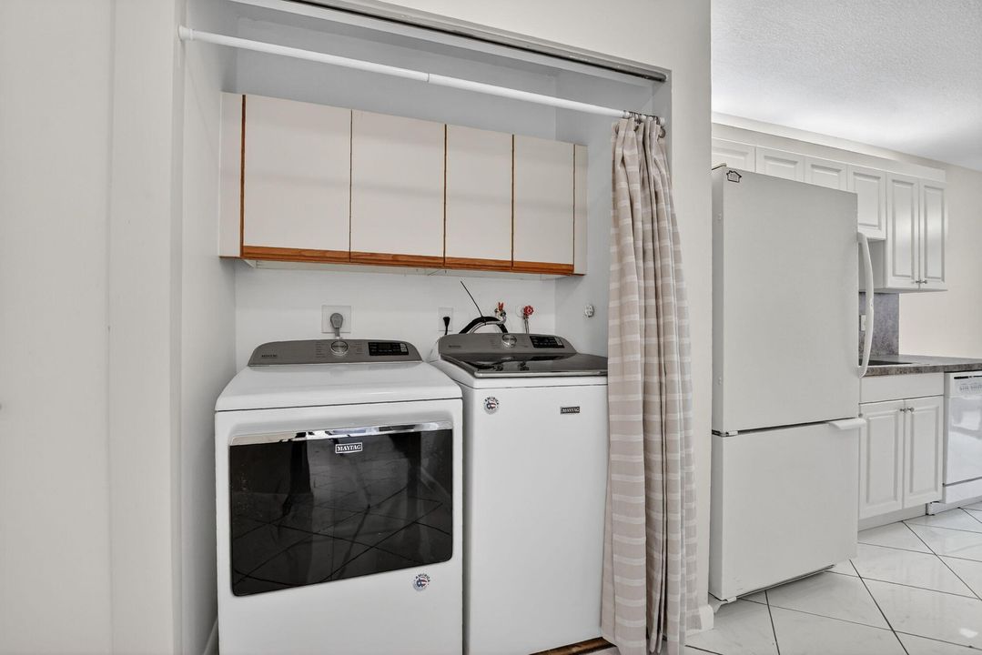 For Sale: $275,000 (2 beds, 2 baths, 1106 Square Feet)