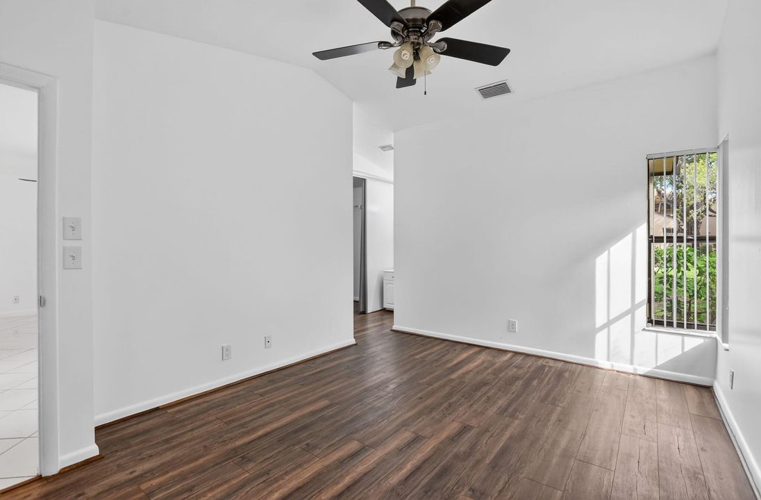 For Sale: $275,000 (2 beds, 2 baths, 1106 Square Feet)