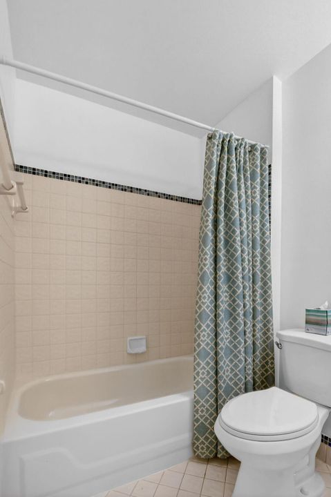 For Sale: $275,000 (2 beds, 2 baths, 1106 Square Feet)