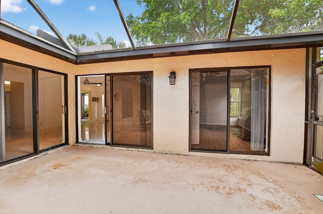 For Sale: $275,000 (2 beds, 2 baths, 1106 Square Feet)