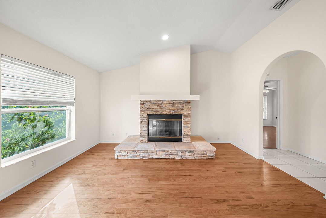 待售: $734,999 (4 贝兹, 3 浴室, 2391 平方英尺)