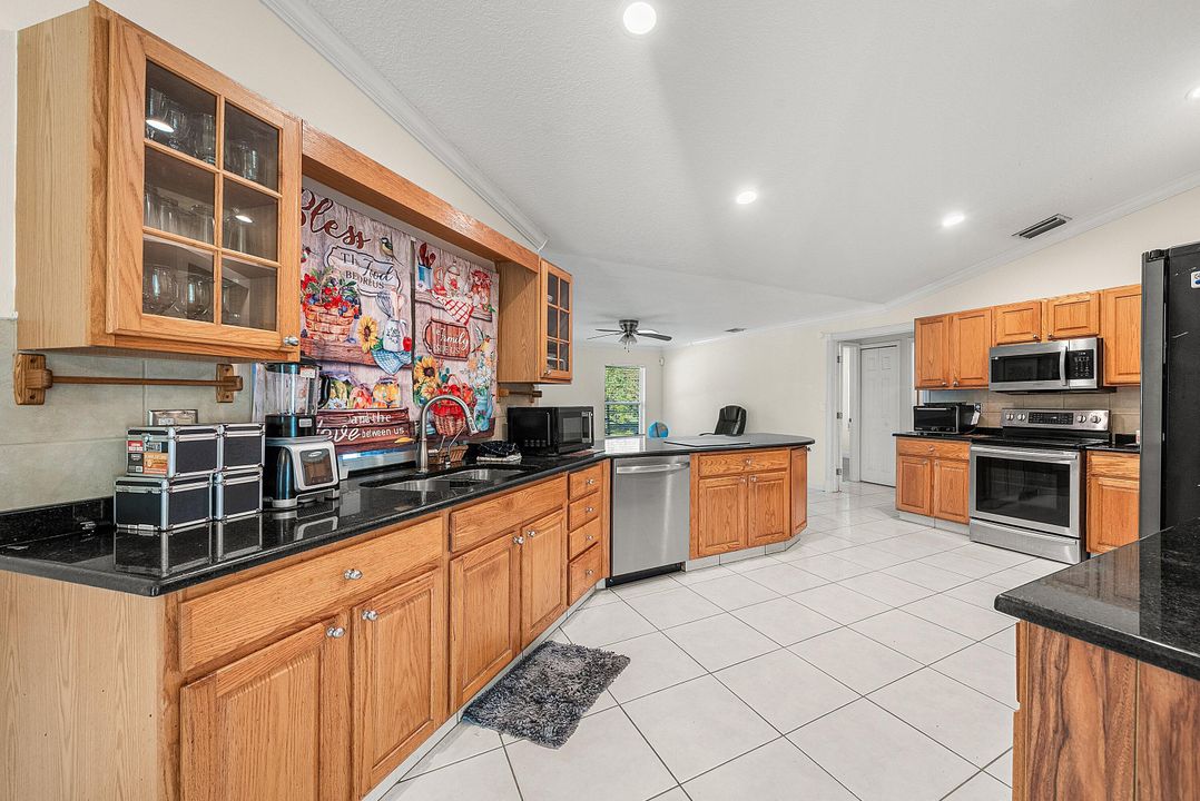 待售: $734,999 (4 贝兹, 3 浴室, 2391 平方英尺)