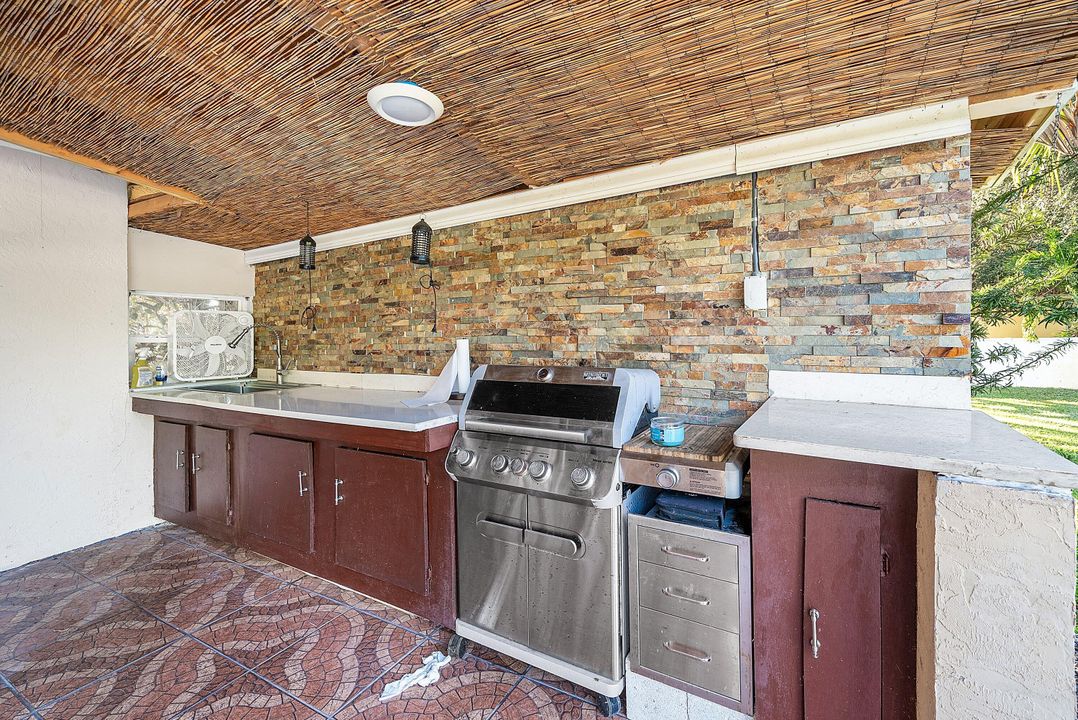 待售: $734,999 (4 贝兹, 3 浴室, 2391 平方英尺)