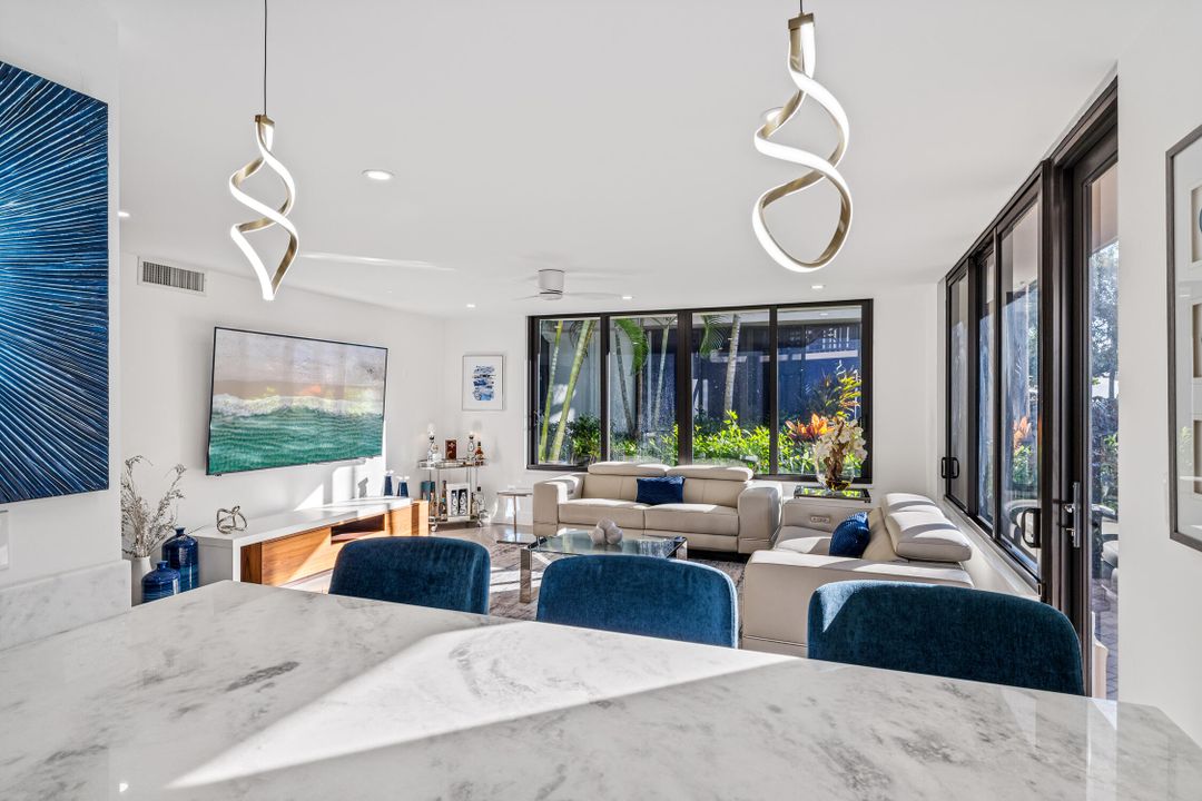 待售: $1,375,000 (2 贝兹, 2 浴室, 1264 平方英尺)