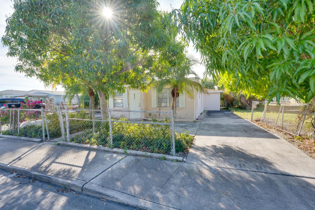 出租: $3,250 (4 贝兹, 2 浴室, 1489 平方英尺)