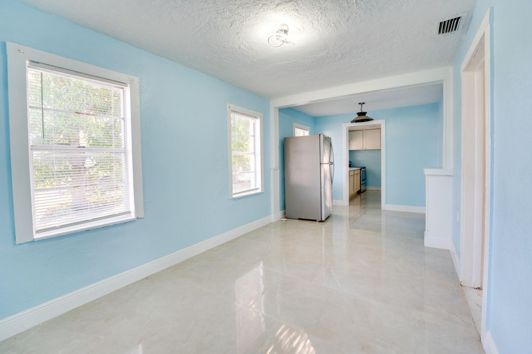 出租: $3,250 (4 贝兹, 2 浴室, 1489 平方英尺)