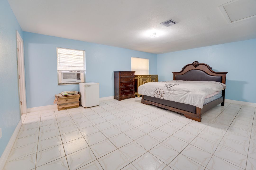 出租: $3,250 (4 贝兹, 2 浴室, 1489 平方英尺)