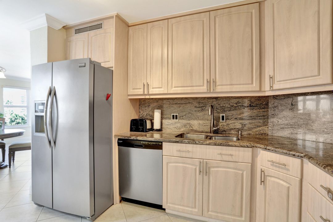 For Rent: $4,995 (3 beds, 2 baths, 1490 Square Feet)