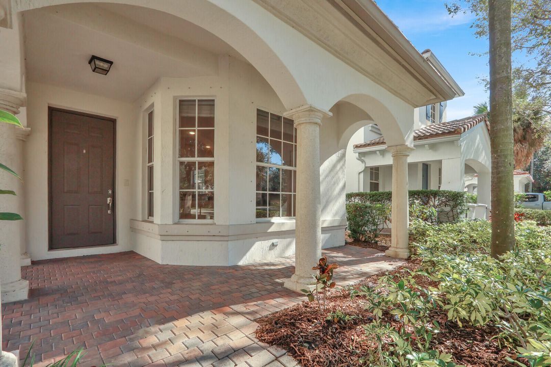 For Rent: $4,350 (3 beds, 2 baths, 1609 Square Feet)