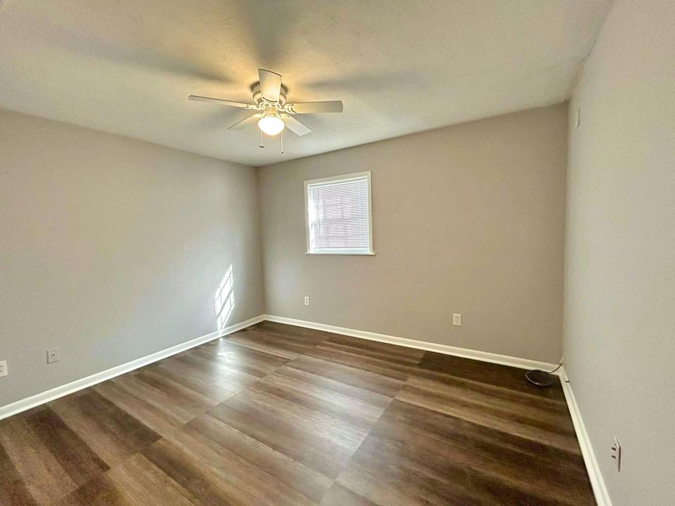 For Rent: $1,500 (2 beds, 1 baths, 900 Square Feet)