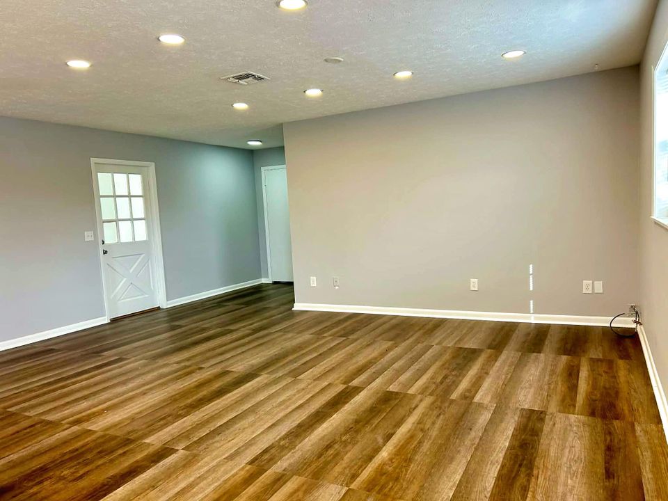 For Rent: $1,500 (2 beds, 1 baths, 900 Square Feet)