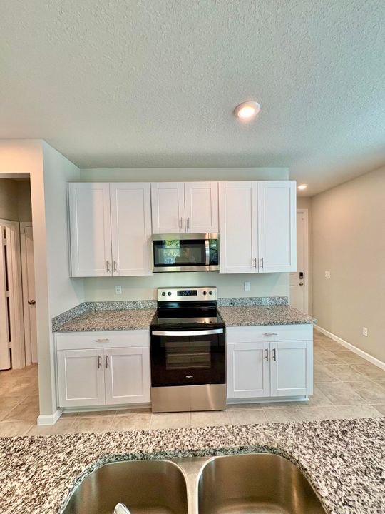 For Rent: $3,000 (3 beds, 2 baths, 1804 Square Feet)