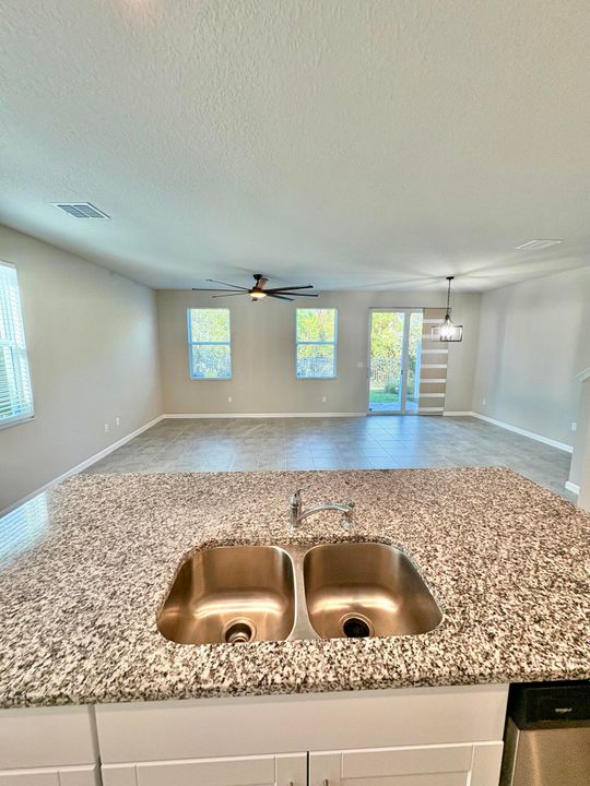 For Rent: $3,000 (3 beds, 2 baths, 1804 Square Feet)