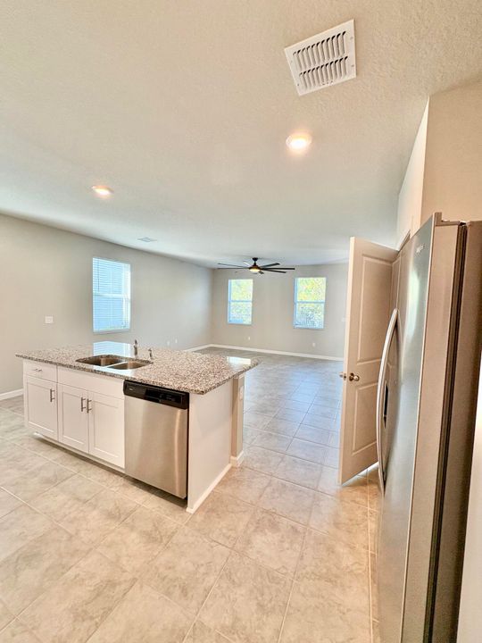 For Rent: $3,000 (3 beds, 2 baths, 1804 Square Feet)