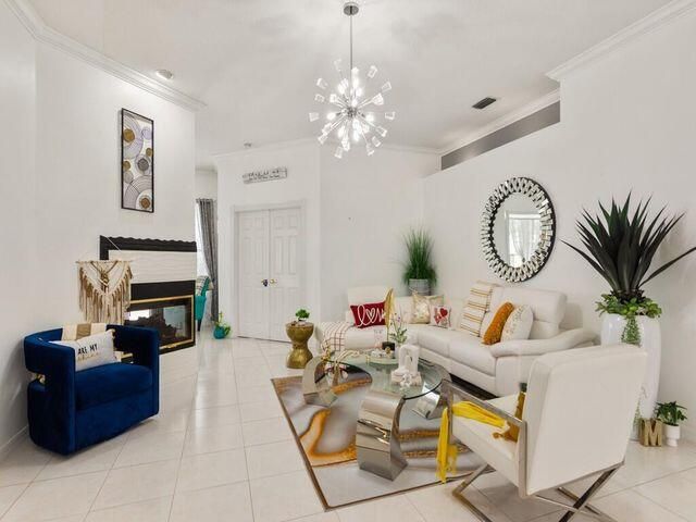 На продажу: $329,900 (2 спален, 2 ванн, 2014 Квадратных фут)