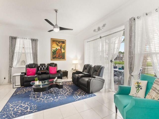 На продажу: $329,900 (2 спален, 2 ванн, 2014 Квадратных фут)